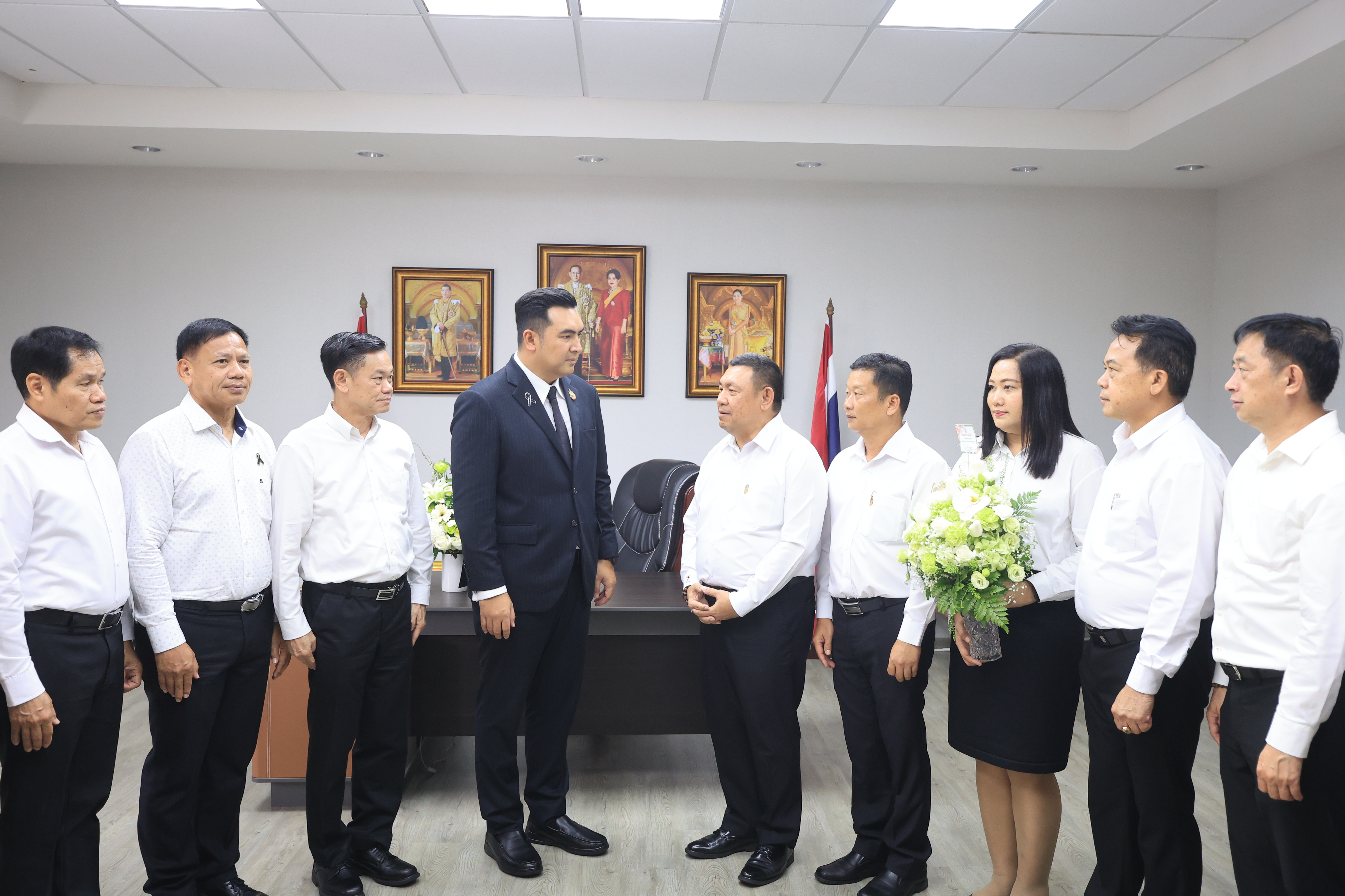 title - คณะผู้บริหาร ส.ป.ก. ร่วมแสดงความยินดีในโอกาสเข้ารับตำแหน่งของรัฐมนตรีว่าการกระทรวงเกษตรและสหกรณ์ และรัฐมนตรีช่วยว่าการกระทรวงเกษตรและสหกรณ์ 